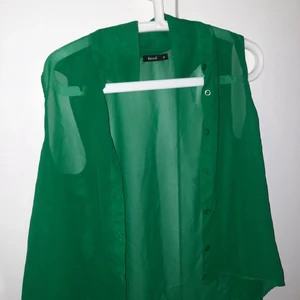 Kofta - Säljer denna gröna kofta/ tröja elr vqd man ska kalla det. 