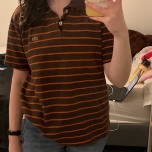 Lacoste polo tröja  - Cool lacoste polo tröja. DM ett pris (ex. Frakt) så kan vi diskutera. Frakten är antingen 52 eller 78 kr oklart just nu. Om flera är intresserade blir en budgivning 