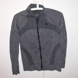 Tränings topp - Säljer denna fina teänings top. Du står för frakten:) kom privat för frågor elr funderingar