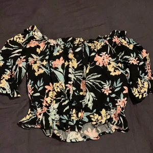 Topp från Ginatricot  - Topp från Gina inte använd många gånger.                                 Köpare står för frakt 🤍