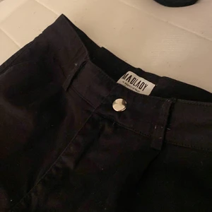 Byxor från Madlady  - Aldrig använda,köpta för 400-500kr, storlek XS men lite stora i storleken 