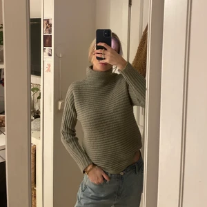 Stickad tröja, strl XS - Jätte användbar stickad tröja från bikbok!😍 Storlek XS. Passar till precis allt i garderoben!⚡️🦋