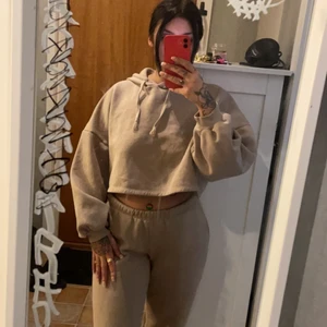 Mjukis dress  - Mjukis dress från ginatricot, väldigt fint skick! Dressen är stlorlek small 