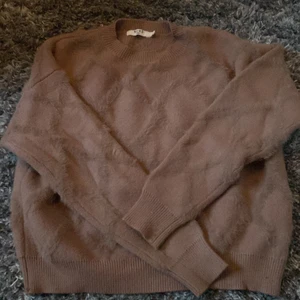 Brun stickad tröja - nakd  - Brun stickad tröja från nakd. Tjockt material!!!