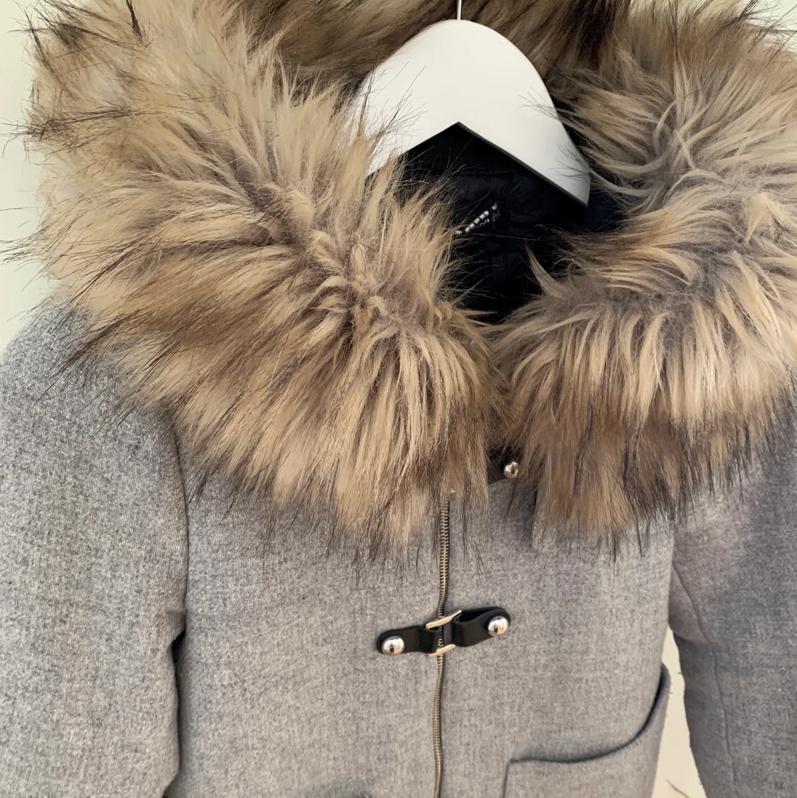 Grå Zara kappa fake-pälsluva stolek, Xs - 91