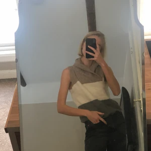 GANNI stickad väst - Stickad väst från GANNI. Storlek XS-M. Använd ett fåtal gånger med försiktighet. 