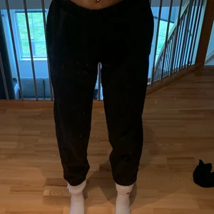 Mjukisbyxor - Säljes mjukisbyxor ifrån Gina Tricot, oanvända alltså nyskick.