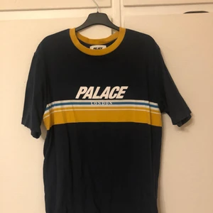 Palace T-shirt strl L - Sparsamt använd tshirt från palace. Strl L 