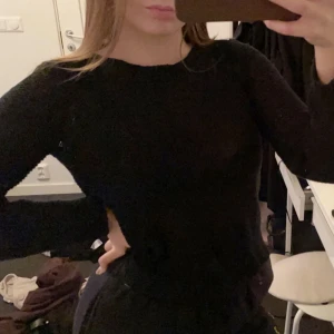 Svart stickadtröja - Svart stickadtröja! Storlek S, aldrig använd ✨