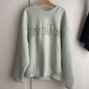 tröja - jag säljer en fin sweatshirt från gina tricot, köpte den i höstas men har typ använt den 3 ggr💗
