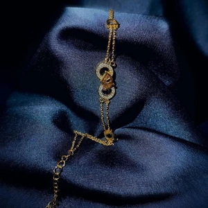 Helt nytt armband ♥️ - Helt nytt armband, aldrig använt i Dior-stil. Rhodiumpläterade, A-klassade zirkoner. Ser väldigt feminin ut på handen. 💥