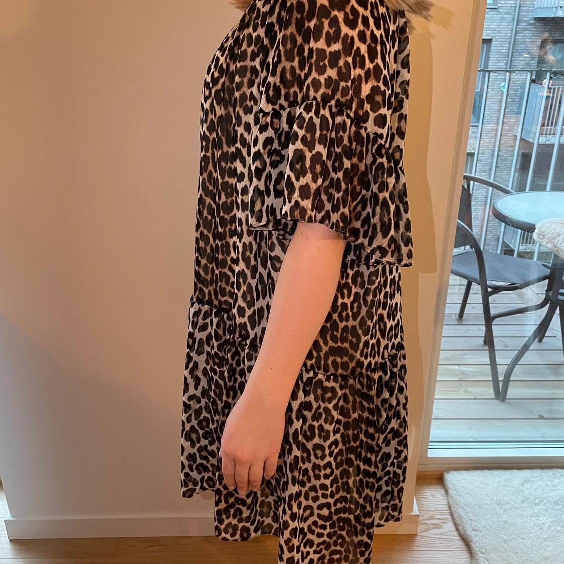 Snygg oversize leopardklänning - 90
