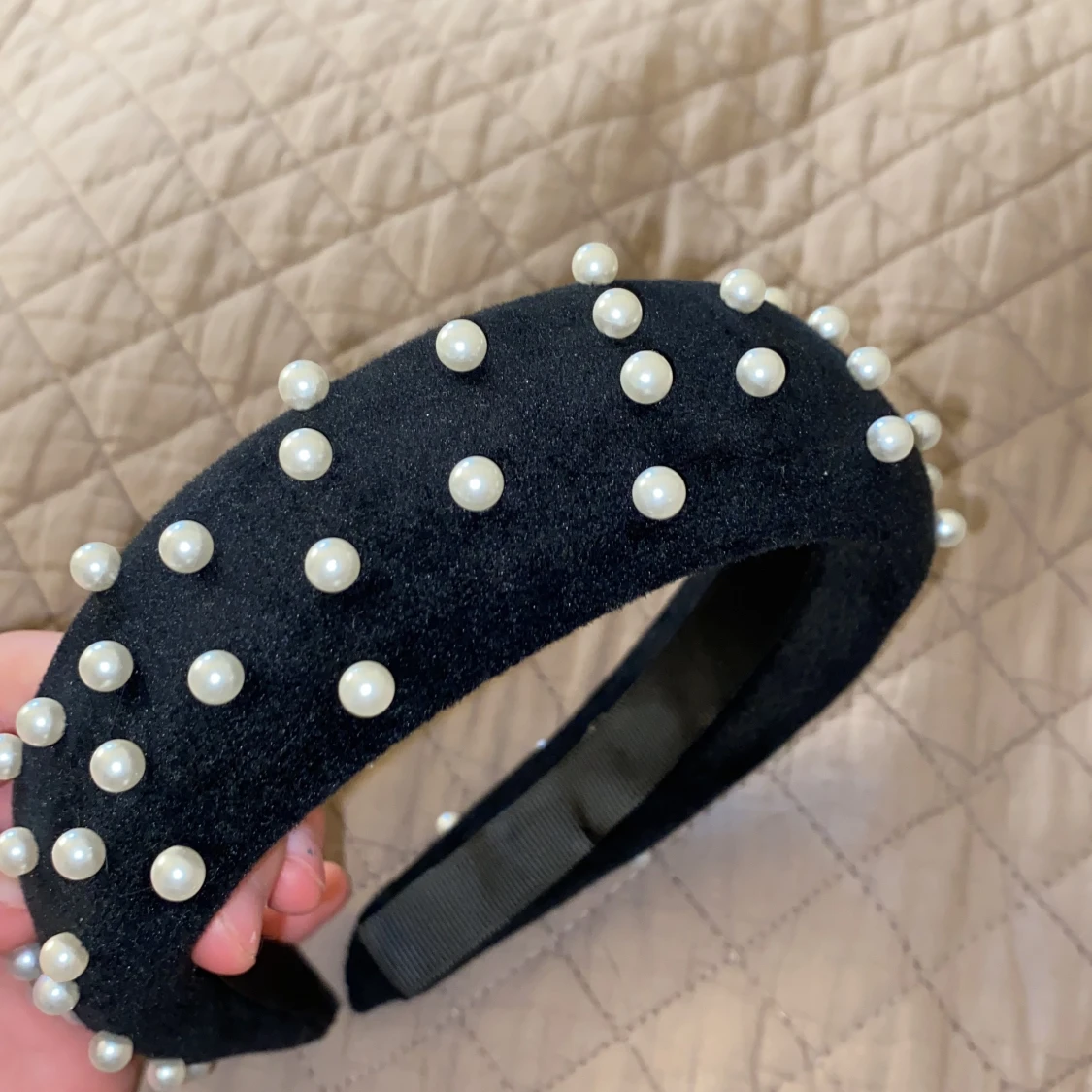 Säljer ett trendigt diadem - 90