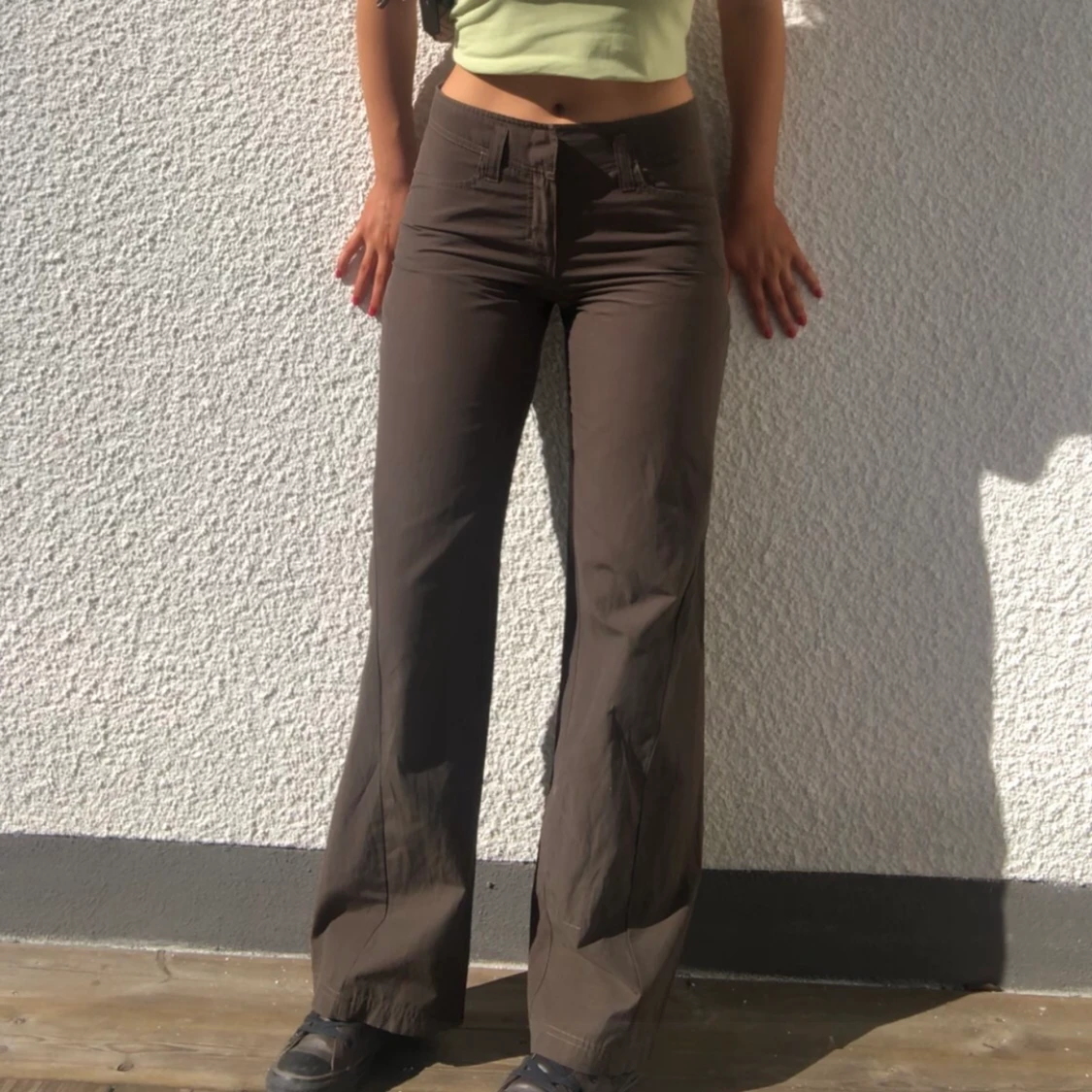 Bruna lågmidjade 00-talsbyxor