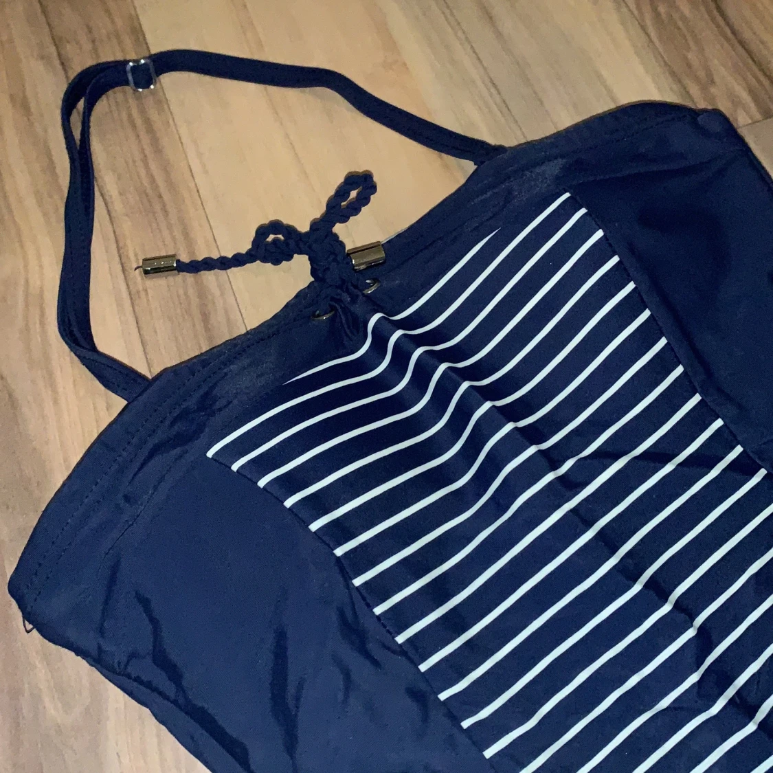 Oanvänd baddräkt med randigt mönster  - 90