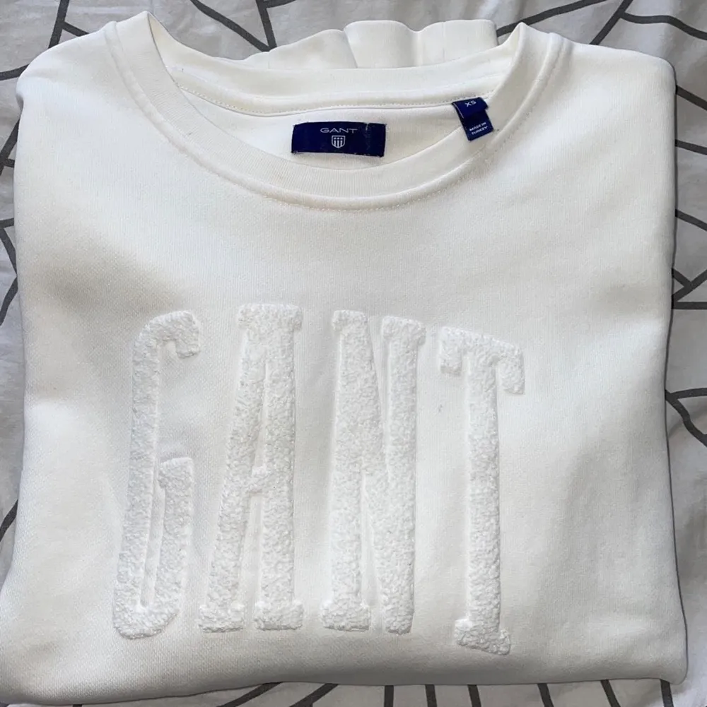 Jätte fin vit Gant sweatshirt, Storlek XS💕. Tröjor & Koftor.