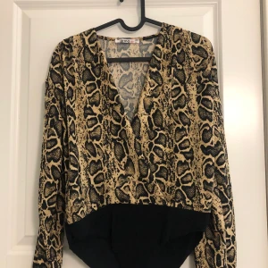 Body med animal print - En body med animal print, oanvänd one size