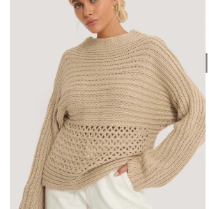 Stickad tröja  - Stickad tröja från NAKD, använd 2 gånger. I princip oanvänd och i perfekt skick. Strl S 