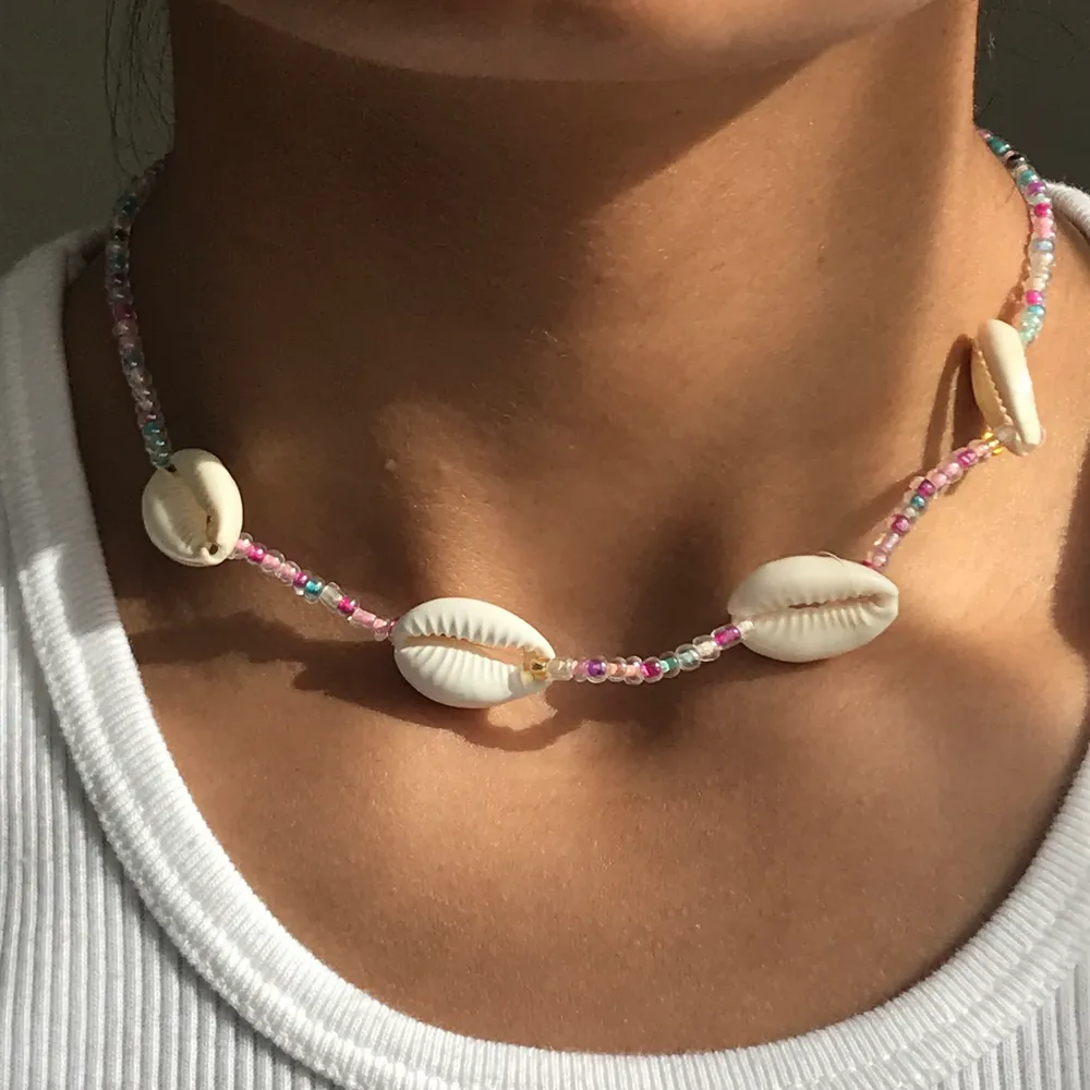 Säljer alla dessa halsband, armband, ringar och snart fotband på min instagram @designbyliya_ ❤️ ‼️‼️Följ jätte gärna där och passa på att köpa smycken nu när det är stor rea💕💕‼️‼️‼️⚠️. Accessoarer.