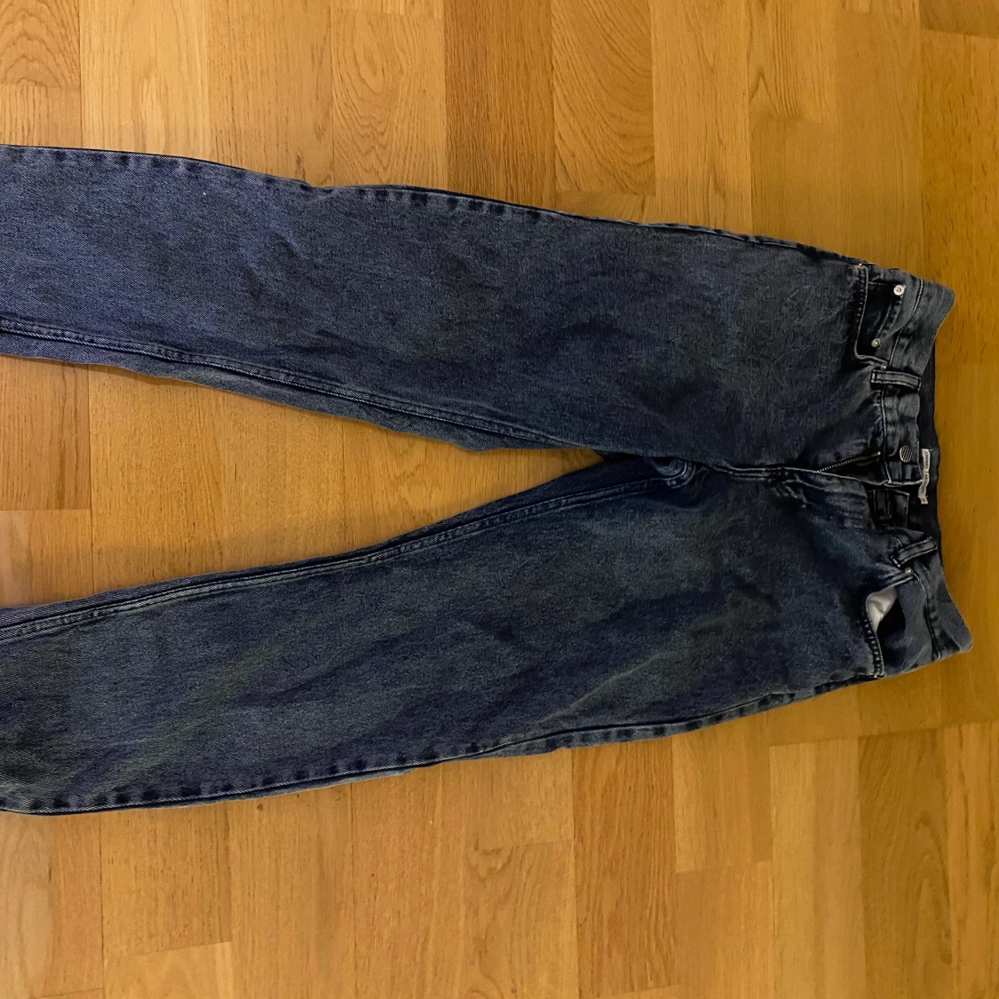 Raka blå junkyard jeans 
