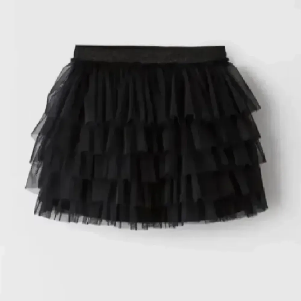 Superfin kjol från Zaras barnavdelningen i stl 164! Köparen står för frakten!  . Kjolar.