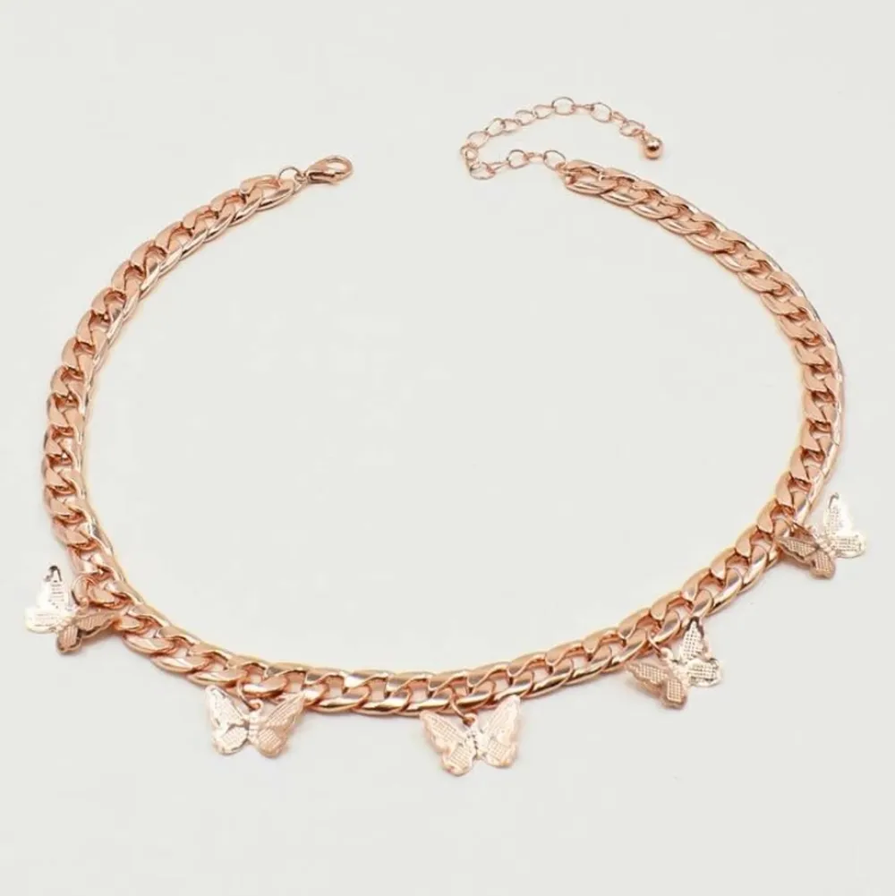 Pansar halsband i roséguld. Obruten förpackning. 🌹Köparen står alltid för frakten. Ansvarar ej för postens slarv. Köpt är köpt🌹. Accessoarer.