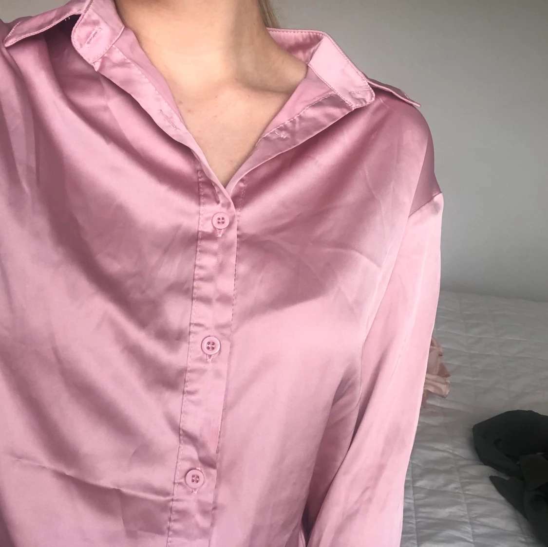 Rosa ”siden”skjorta - 90