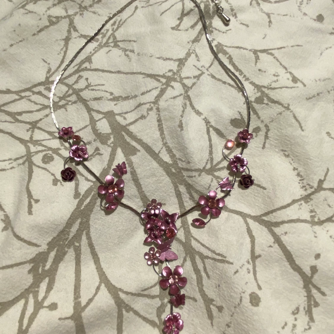 Halsband med blommor - 90