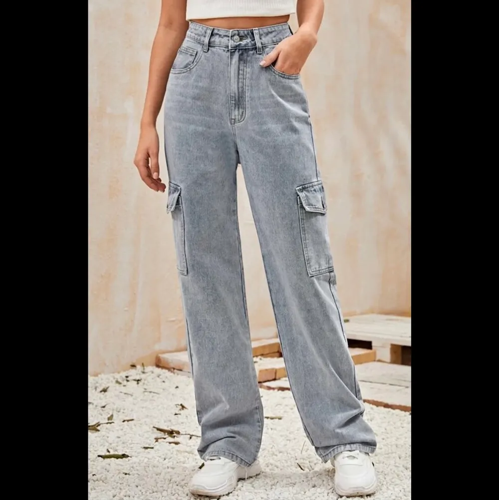 Säljer ett par så fina jeans i xs. Det är en stor storlek så skulle säga att det också passar s. Bra skick eftersom det inte kommer till användning. . Jeans & Byxor.