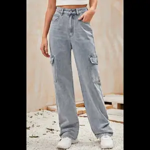 Säljer ett par så fina jeans i xs. Det är en stor storlek så skulle säga att det också passar s. Bra skick eftersom det inte kommer till användning. 