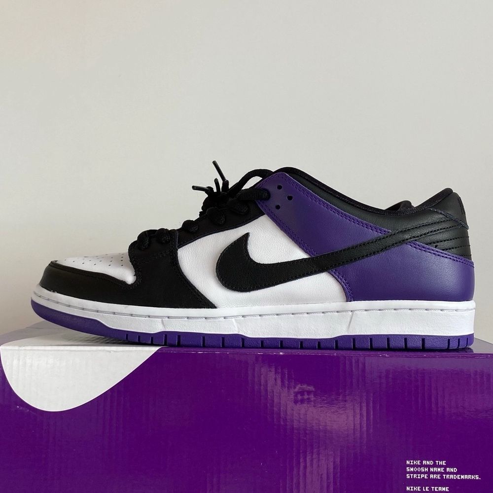 Nike SB Dunk Low Court Purple. Brand new. US 11.5/ EU 45.5. 2900. Meet up in Stockholm available. No trade/exchange.. Skor.