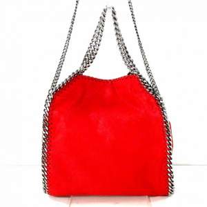Intressekoll på denna super fina röda Stella McCartney väska, i väldigt bra skick! Skriv om ni är intresserade!❤️🙌🏼