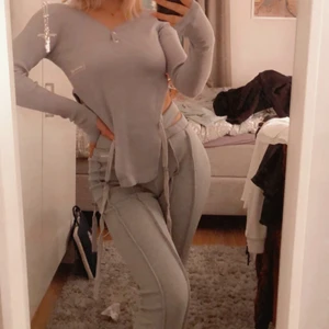 Grått set boohoo -  grått set från boohoo stl 36, går att köpa separat om det önskas 🤍 70kr st om separat 