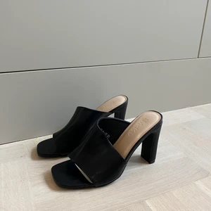 Oanvända klackae - Frakt tillkommer 66kr 