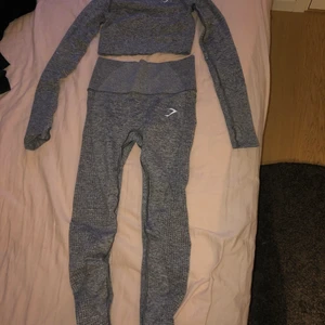 Gym shark set  - Grått Gym shark set. Knappt använt och är i storlek XS.