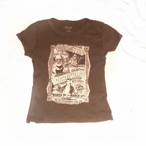 tshirt brandy melville - supersuperfin tshirt köpt på brandy melville i stockholm. sitter perfekt och lagom tight på mig som är xs/s! kan mötas upp i stockholm eller frakta <3 