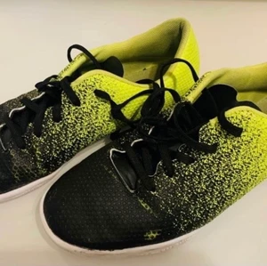 Sport Inneskor - Inomhusskor SOC som har mycket kvar att ge. Storlek 39