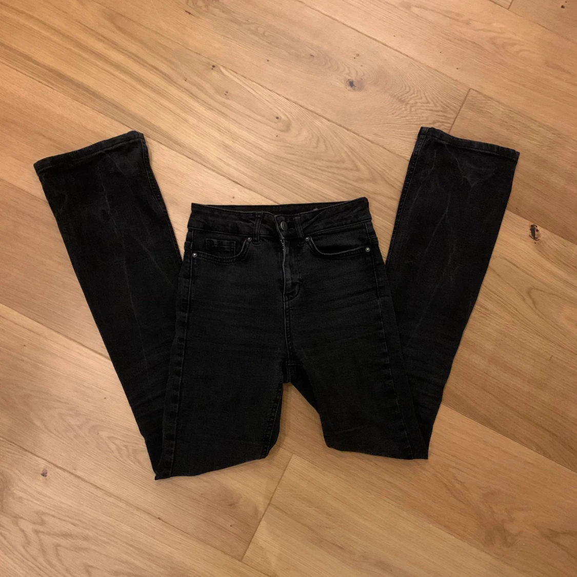 Svarta bootcut jeans - 90