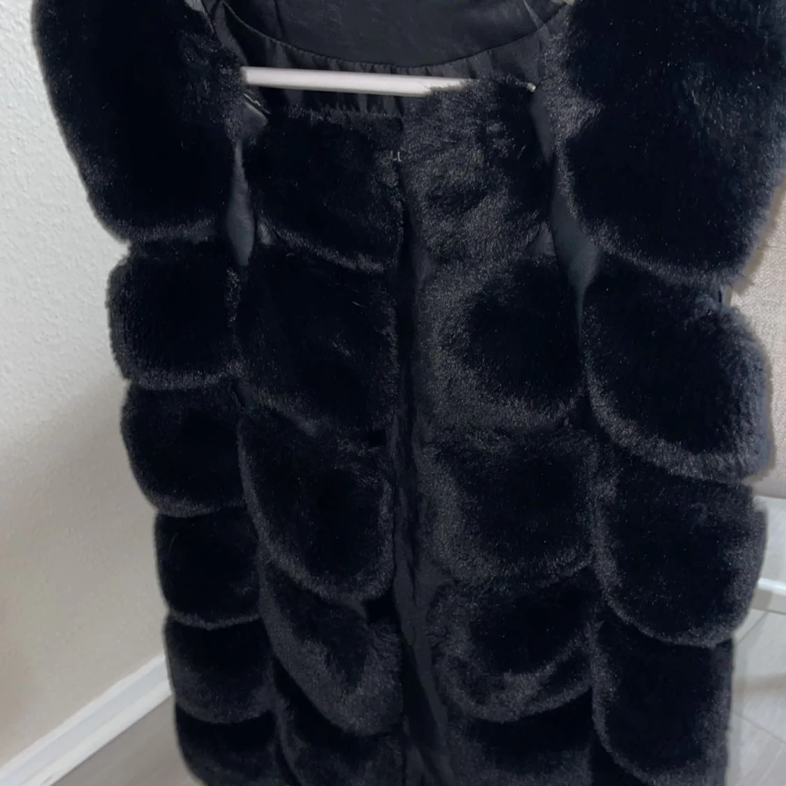 Fake Pälsväst storlek XS