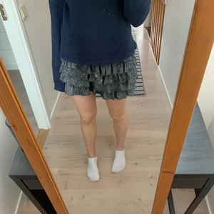 Kjol - Säljer denna fina glittriga kjol! Helt slutsåld på Zara💕 köpt på barnavdelningen men motsvarar en xs-s💕 högsta bud: 250kr