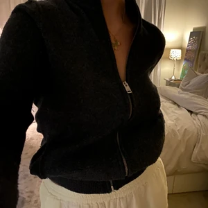 Stickad kofta - 100% bomull, nypris 799kr. Jätte snygg och går att matcha till allt🤤💞