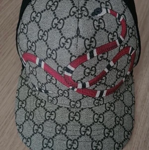 Gucci keps - Fint skicka, inte använd sålänge