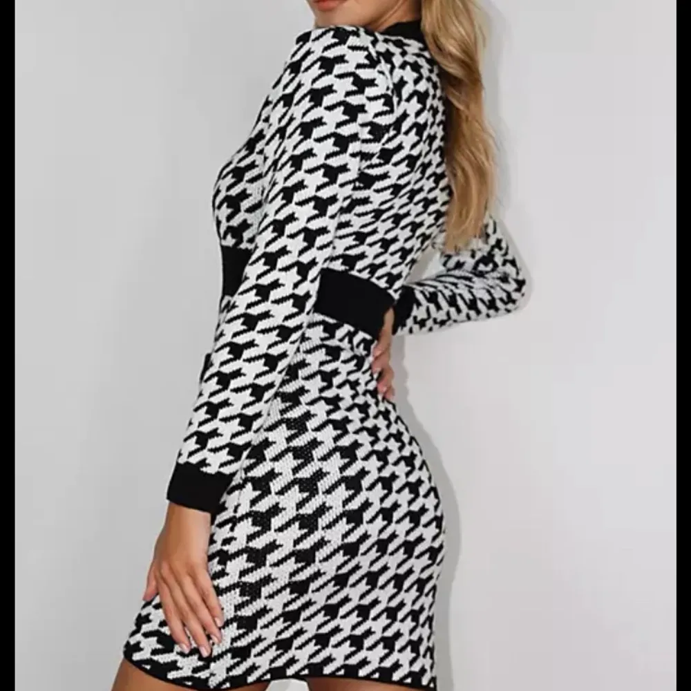 Super fin klänning från Missguided i storlek 38. Klänningen är som ny och endast testad, säljer pga att den är för stor för mig.. Mekot.