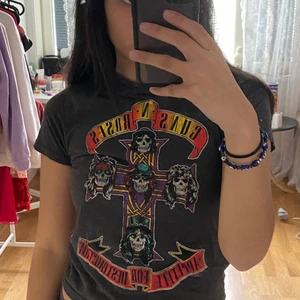 T-shirt  - Snygg T-shirt köpt på second hand💗