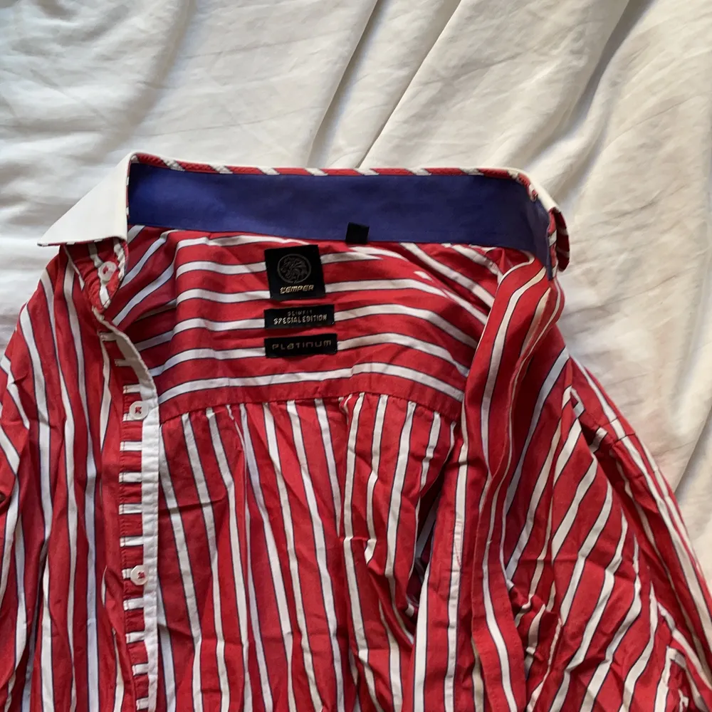 Vintage striped shirt fits a size 36❤️. Blusar.