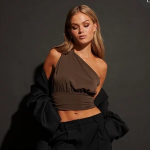 Topp Hanna schönberg x nakd - Skulle beställa två olika färger men blev visst två av den bruna toppen, så säljer ena! 200 eller bud om fler är intresserade! SÅLD 