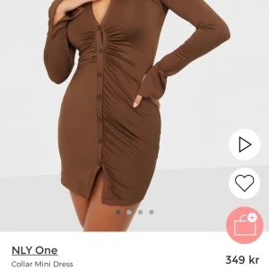 Klänning från nelly, HELT NY - En klänning jag glömde returnera. Superfin och ALDRIG ANVÄND, prislappar kvar