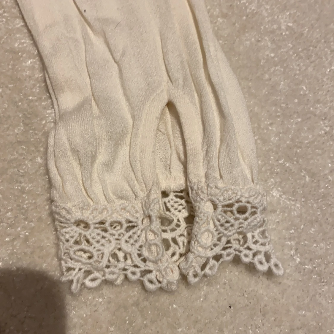 Vit tröja med fina detaljer - 90