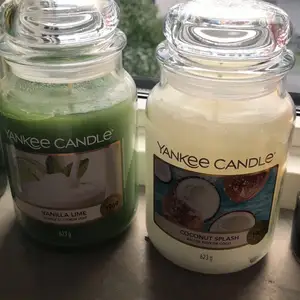Säljer yankee candles 200kr st  och har 4 st