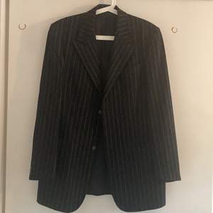Tiger of Sweden Blazer / kavaj with stripes, long in form. Feels like wool. Good quality 